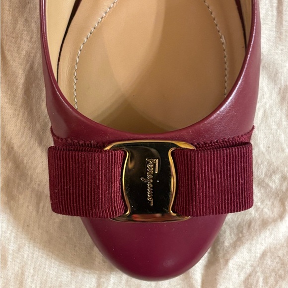 Like-new FERRAGAMO Varina Ballet Flats - Picture 6 of 14